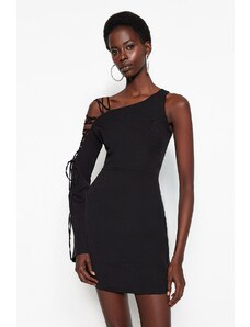 Trendyol Čierne vypasované tkané elegantné večerné šaty