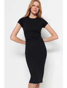 Trendyol Collection Čierne priliehavé/vypasované bavlnené flexibilné midi ceruzkové šaty s krátkym rukávom