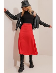 Trend Alaçatı Stili Dámska červená elastická saténová rozšírená midi sukňa potiahnutá pásom