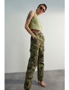 Trendyol zelené tkané nohavice s potlačou