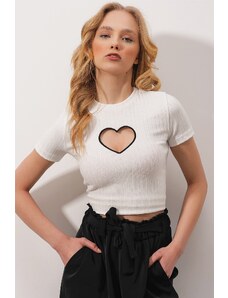 Trend Alaçatı Stili Women's White Crew Neck Heart Embroidery Half Sleeve Wide Ribbed Crop Blouse