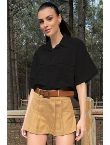 Trend Alaçatı Stili Čierna dámska ľanová košeľa s dvojitým vreckom a polovičným rukávom