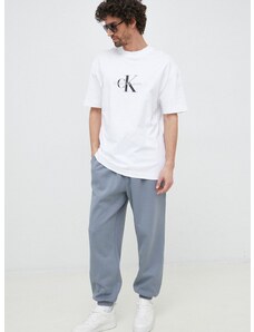 Tepláky Calvin Klein Jeans šedá farba, s nášivkou