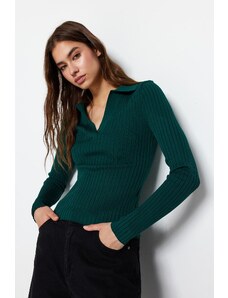 Trendyol Collection Smaragdovo zelený sveter s rozparkom