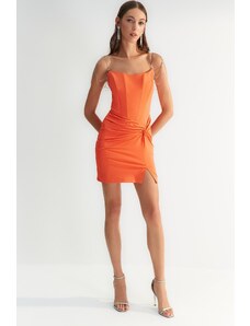 Trendyol X Zeynep Tosun oranžové doplnky korzetové detailné šaty