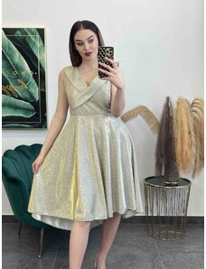 PrestigeShop Krátke pohodlné trblietkavé šaty s áčkovou sukničkou a prekladaným výstrihom - zlato strieborné