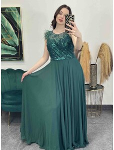PrestigeShop Elegantné dlhé šaty s ozdobnými pierkami na ramenách - smaragdovo zelené