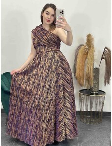 PrestigeShop Dlhé elegantné šaty so zlatými vzormi na jedno rameno - fialové
