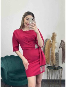 PrestigeShop Krátke elegantné šaty so striebornými aplikáciami - červené