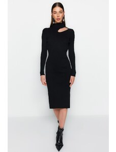 Trendyol Collection Čierne midi úpletové šaty s polo výstrihom