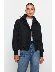 Trendyol Collection Čierna oversize vodoodpudivá prešívaná bunda s kapucňou