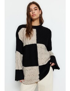 Trendyol Modest Čierny prelamovaný/perforovaný farebný blok pletený sveter