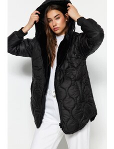 Trendyol Black s kapucňou obojstranný nositeľný plyšový prešívaný nafukovací kabát