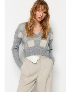 Trendyol Grey Crop mäkký textúrovaný vzorovaný pletený sveter