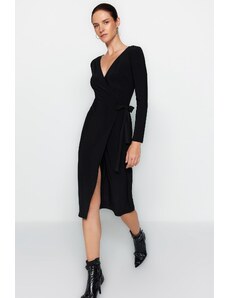 Trendyol Čierne dvojradové pletené šaty s opáskovaným výstrihom
