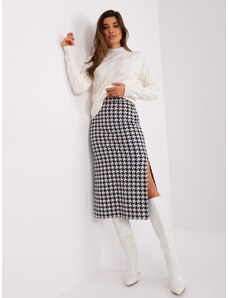 Fashionhunters White and black knitted skirt with slits