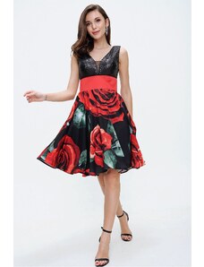 By Saygı Čierne večerné šaty s hrubým živôtikom a ružovou sukňou.
