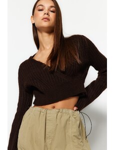 Trendyol hnedý crop mäkký textúrovaný dvojradový pletený sveter