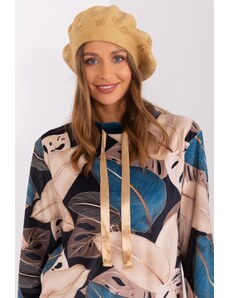 MladaModa Dámska čiapka baretka s aplikáciou model 31826 farba camel