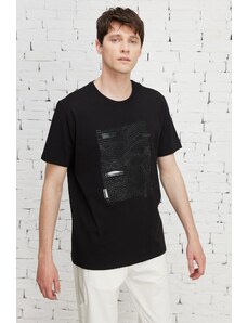 ALTINYILDIZ CLASSICS Pánske čierne tričko Slim Fit úzkeho strihu s výstrihom z bavlny s potlačou