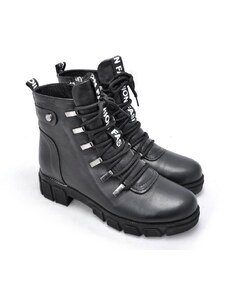 Trendy kotníkové boty s efektními detaily La Pinta 0164-012-01 černá