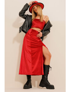Trend Alaçatı Stili Dámska zamatová sukňa s červeným rozparkom v midi dĺžke