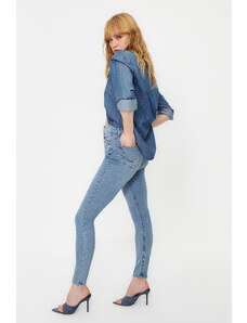 Trendyol Collection Svetlomodré úzke džínsy Push Up s vysokým pásom