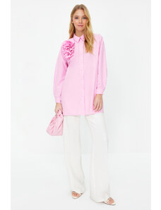Trendyol Modest Ružová bavlnená tkaná košeľa s kvetinovou aplikáciou