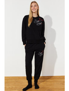 Trendyol Collection Pletená pyžamová súprava s čiernym sloganom a hviezdou