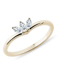 Prsteň zo žltého zlata s 3 diamantmi vo výbruse markíza KLENOTA R0975203