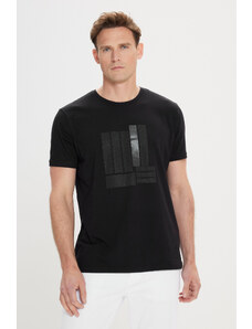 ALTINYILDIZ CLASSICS Pánske čierne tričko Slim Fit úzkeho strihu s výstrihom z bavlny s potlačou