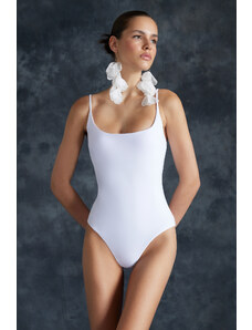 Trendyol Collection Svadobné biele štvorcové plavky s golierom