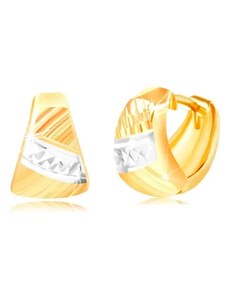 Šperky Eshop - Náušnice zo zlata 585 - zaoblený trojuholník, šikmé ryhy, pás bieleho zlata S3GG217.22