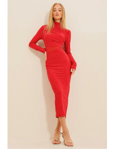 Trend Alaçatı Stili Dámske červené tielové šaty s vysokým golierom v páse, detailné midi šaty