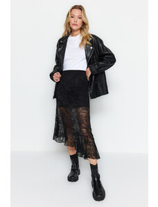 Trendyol Collection Čierna asymetrická midi lemovaná čipkovaná sukňa
