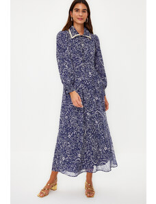 Trendyol Modest Modrý kvetinový golier s detailným podšitým šifónom tkané šaty