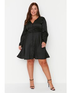 Trendyol Curve Saténové šaty s čiernym tkaným gombíkom