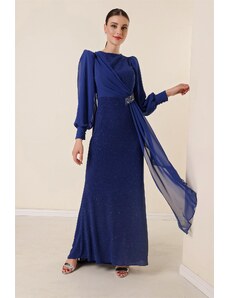 By Saygı Šifónové dlhé šaty z lycry s detailnou podšívkou a širokými trblietavými doplnkami v páse