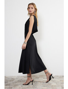 Trendyol Collection Saténové šaty s čiernym chrbtom