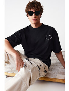 Trendyol Collection Čierne oversize/široký strih vyšívané tričko zo 100 % bavlny