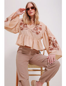 Trend Alaçatı Stili Women's Beige V Neck Robe And Sleeves Embroidered Aerobin Linen Blouse