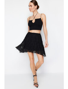Trendyol Collection Čierna asymetrická čipková mini sukňa s vysokým pásom