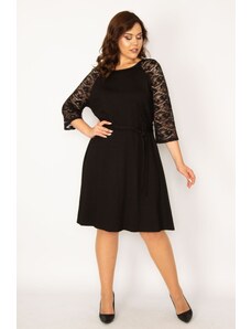 Şans Dámske čipkované šaty s čiernymi rukávmi veľkých rozmerov 65n33698