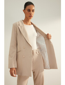 Trendyol Collection Béžová prémiová pruhovaná tkaná bunda s pravidelnou podšívkou
