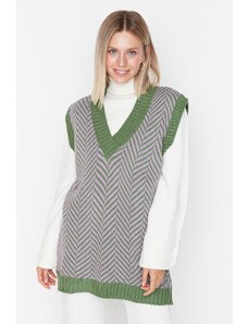Trendyol Modest Zelený pruhovaný pletený sveter s výstrihom do V