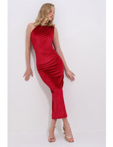 Trend Alaçatı Stili Dámske zamatové šaty midi dĺžky s červenými ramenami