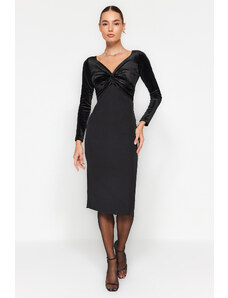 Trendyol Collection Čierne priliehavé zamatové elegantné večerné šaty