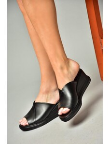 Fox Shoes 09 Čierne dámske papuče na klinovej podrážke