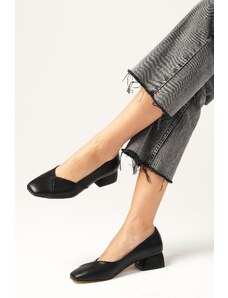 Mio Gusto Krátke dámske topánky s tupou špičkou Addison čiernej farby