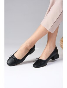 Mio Gusto Dámske topánky na nízkom podpätku Bellamy Black Color Detailed